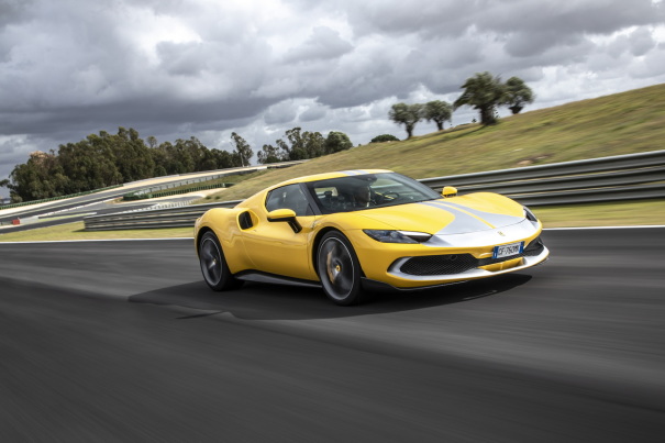 Ferrari Purosangue (2023). Le prix, les quipements et les options du SUV  V12 - L'Argus