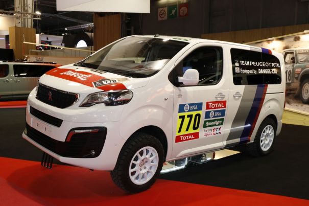 La transmission et le kit de rehausse des Peugeot Expert (photo) et autres utilitaires du Groupe PSA ont été testés sur de nombreux rallyes-raids. 
