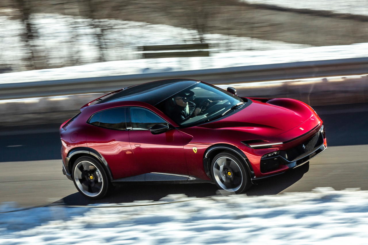 Ferrari Purosangue (2023). Le prix, les équipements et les options du SUV  V12