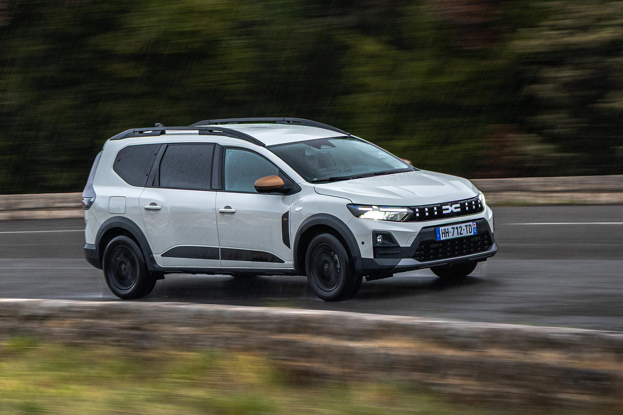 Wunderschne Dacia Jogger Hybride Bild